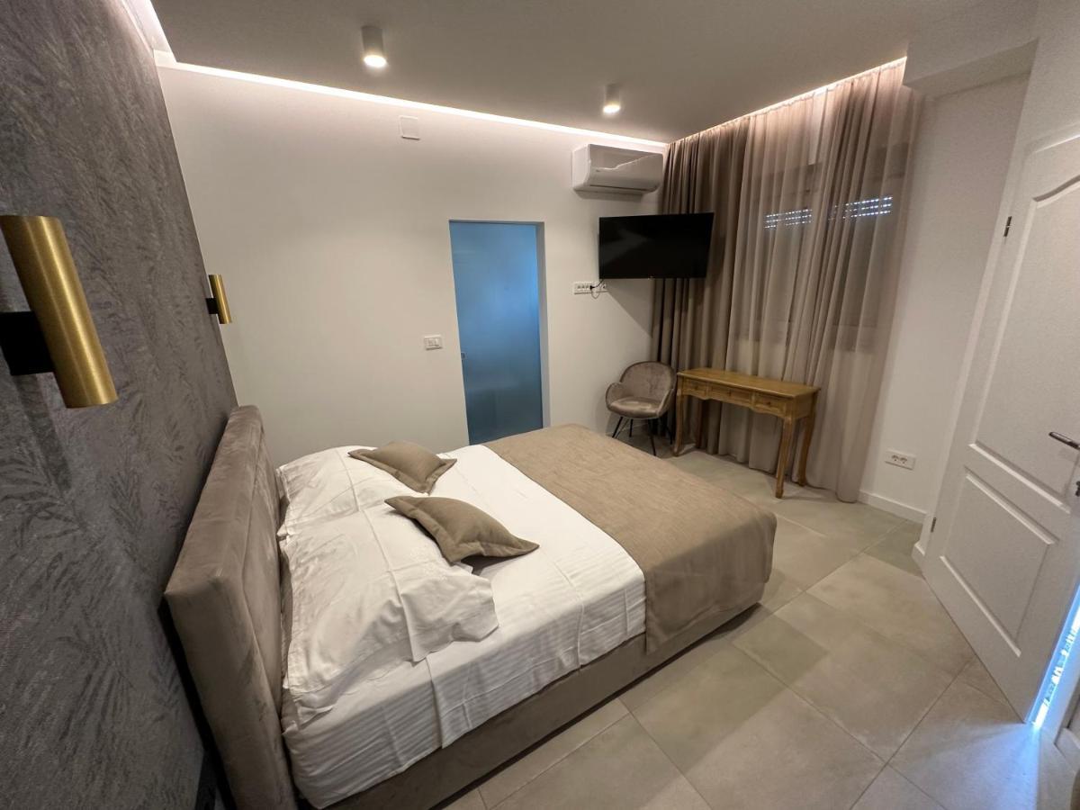 Apartment & Room Iris Zara Esterno foto