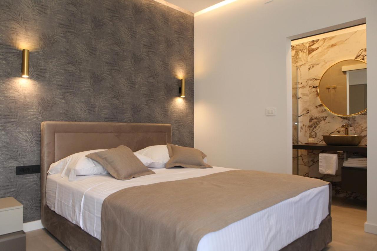 Apartment & Room Iris Zara Esterno foto
