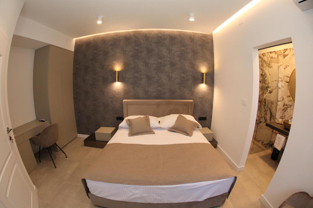 Apartment & Room Iris Zara Esterno foto