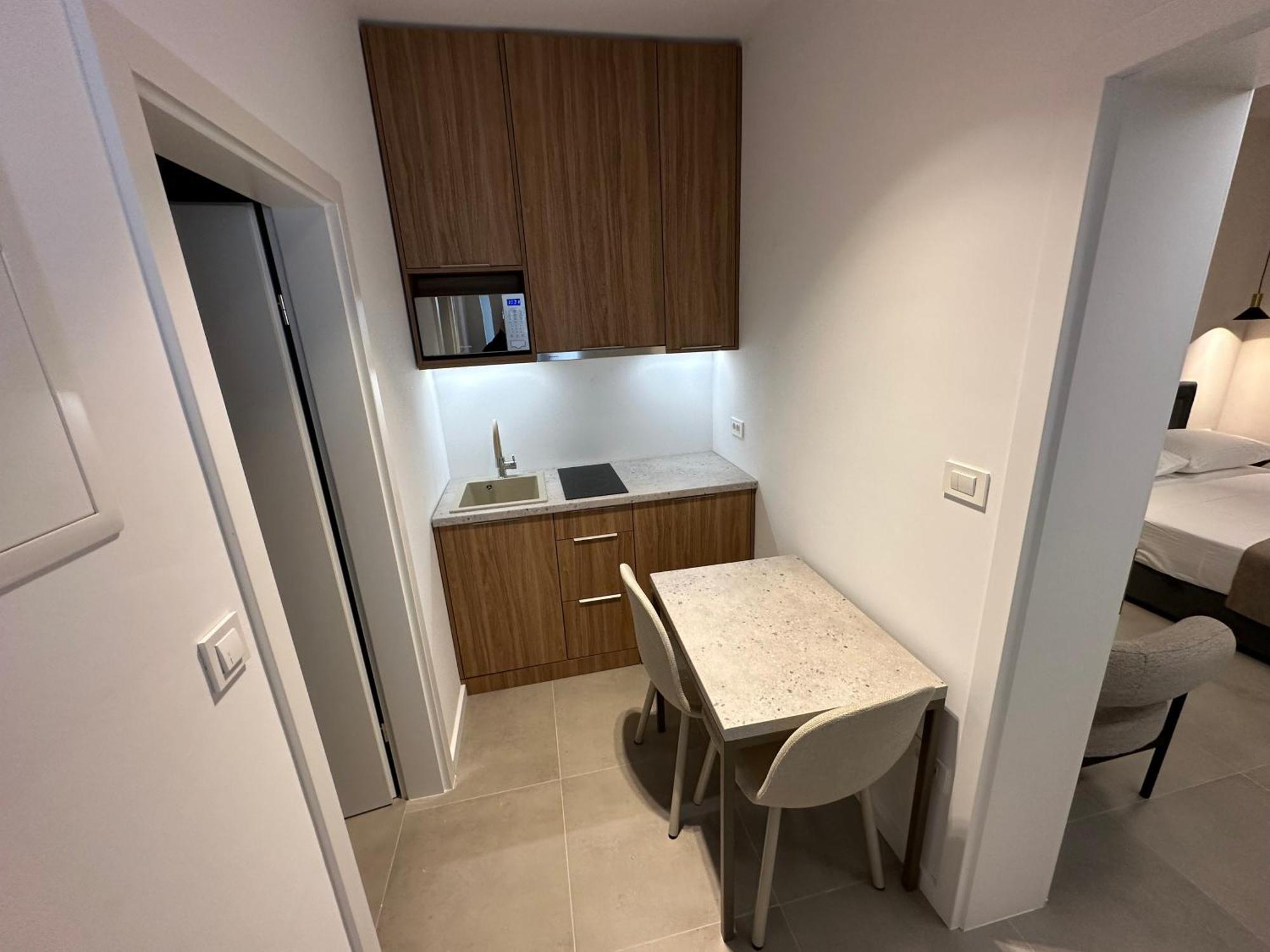 Apartment & Room Iris Zara Esterno foto